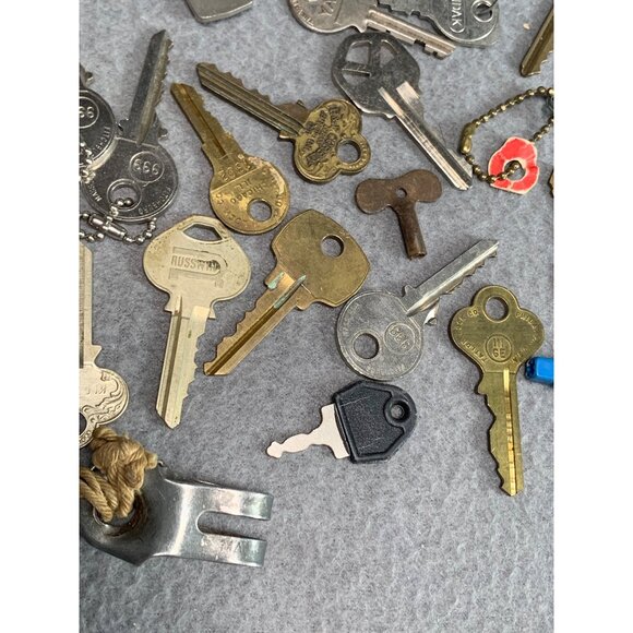 Vintage 32 Key Collection for Crafts & Decor - Picture 5 of 13